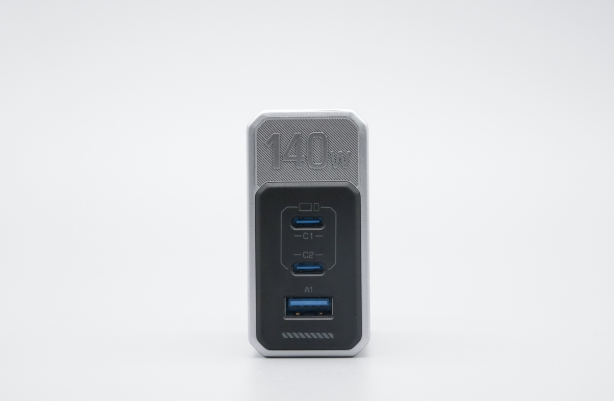 Huntkey High‑Energy S140 Pro GaN Charger Review: 140W PD3.1 Performance Tested with iPhone 17 Pro Max