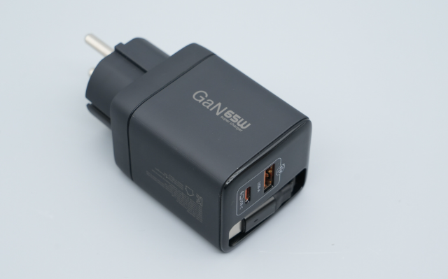 65W Retractable GaN Charger: Compact Power with Premium Features—Inspired by 100W Charger Innovation